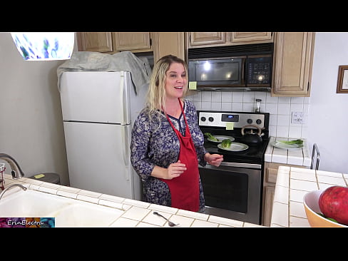 ❤️ Ibu tiri memerah susu dia di dapur sebelum kencannya Porno pada kami id.milf-nut-net.ru